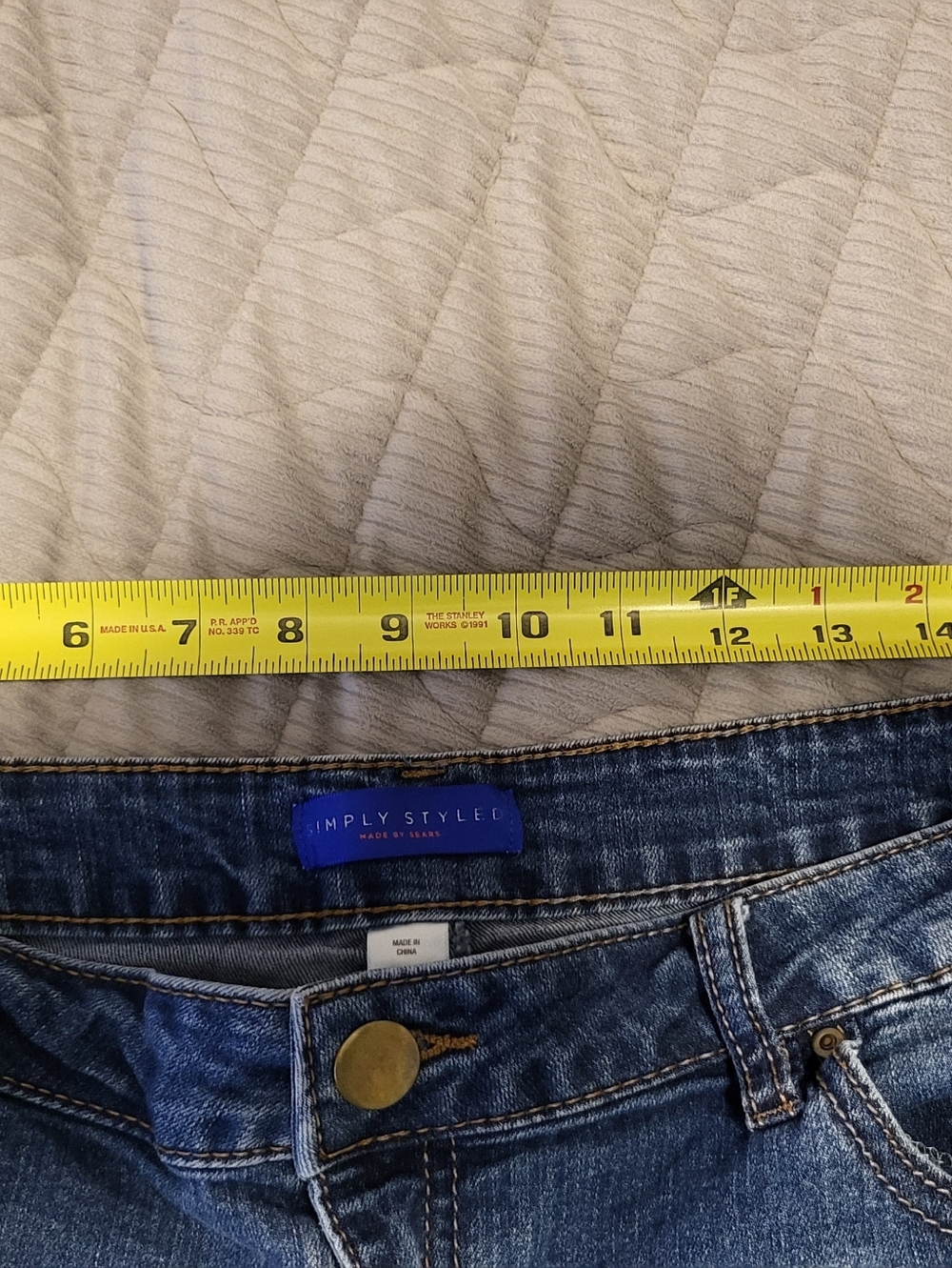 Simply Styled Bermuda Shorts - Picture 5 of 8